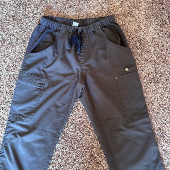 Figs Cargo Scrubs - Picture 2 of 5